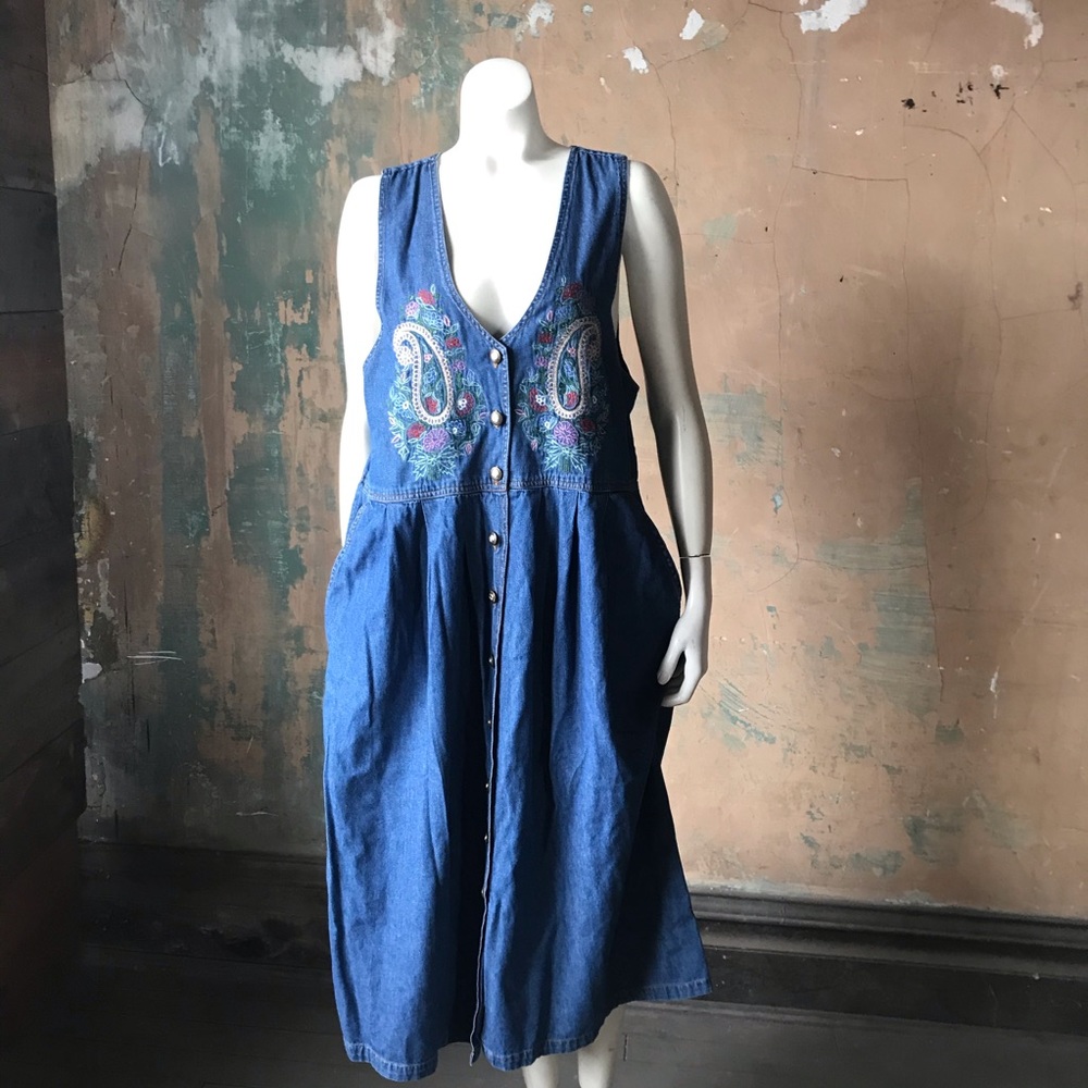 *Pockets Alert* Vintage embroidered denim jumper